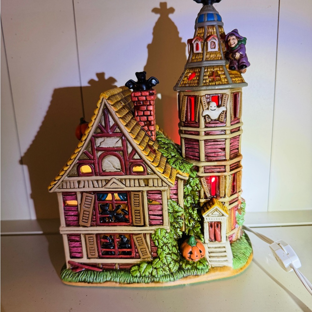 Geo Lefton Colonial Mooncrest Multi Lighted Haunted House Village